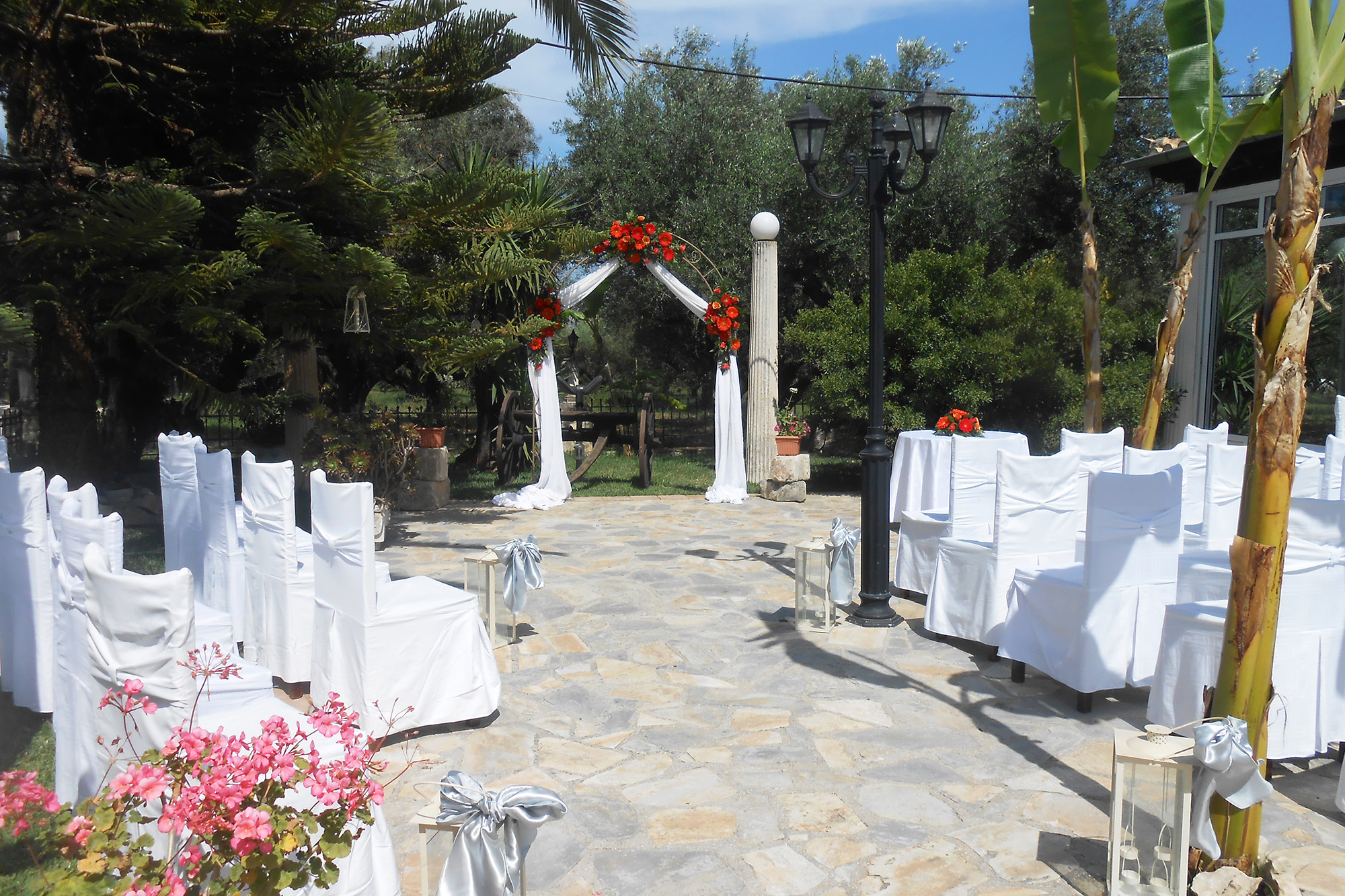 Book your wedding day in Akropolis Restaurant Laganas